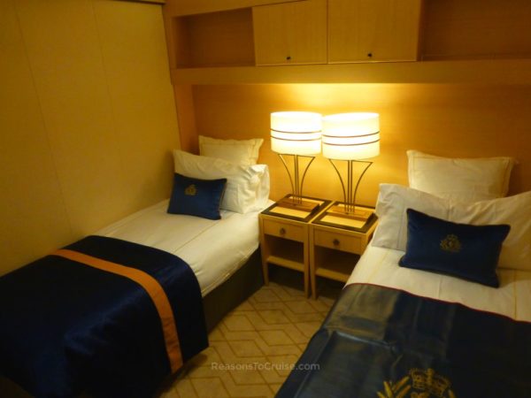 twin-beds-in-cabin-6201-on-queen-mary-2